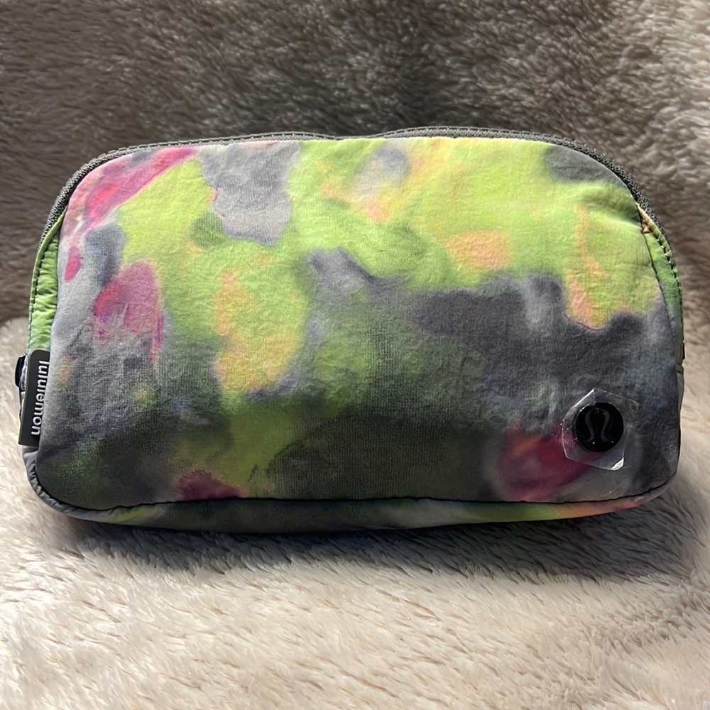 LULULEMON EVERYWHERE BELT BAG Hyper Dye Multi/Rover Unisex - Picture 1 of 8